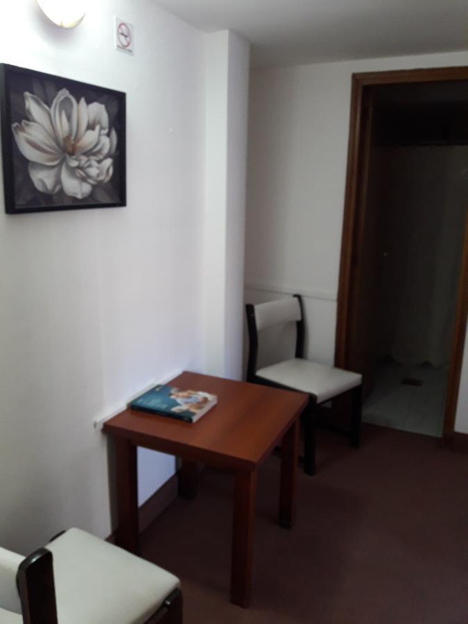 Iberia Hotel Olascoaga เนวเก็น ภายนอก รูปภาพ